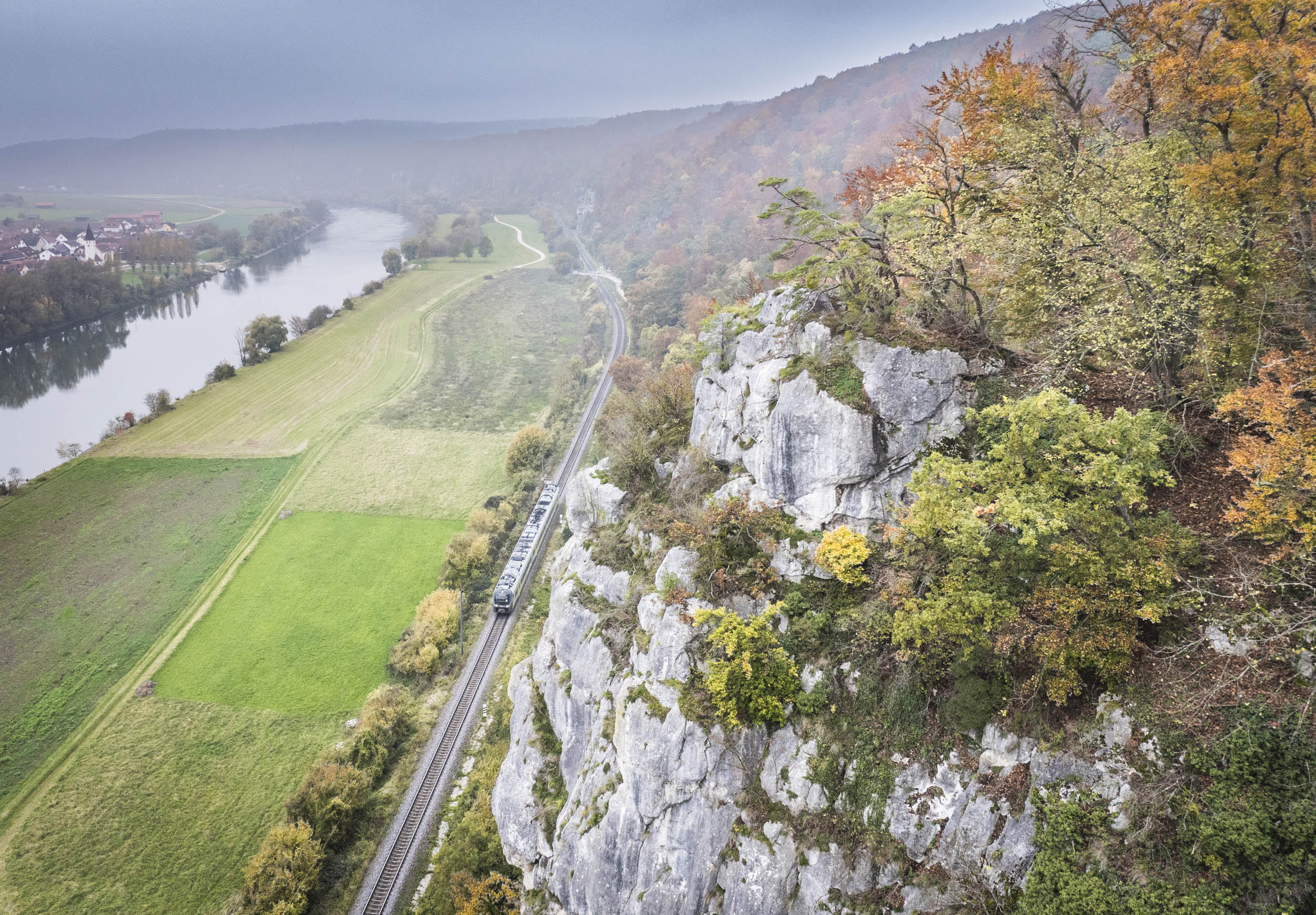 Mehr über den Artikel erfahren Baustellen im Donautal beeinträchtigen geordneten Zugverkehr