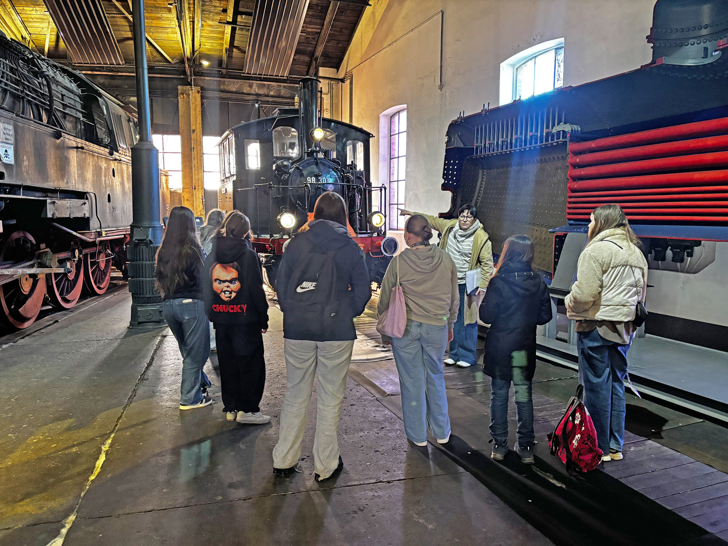 Mehr über den Artikel erfahren Girls’Day bei agilis in Bayreuth: Ein Blick hinter die Kulissen des Bahnalltags